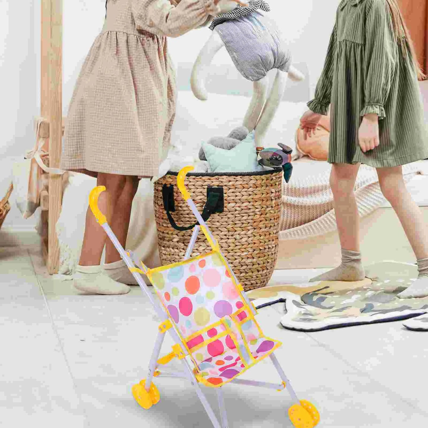🛒 Mini Kolica za Lutke – Šarena Dekorativna Igračka za Djecu